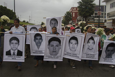 Padres de los “normalistas” viajan a Ginebra para ’pedir justicia’